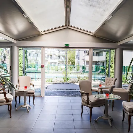 Hotel Sowell Domaine De La Petite Isle LʼIsle-sur-la-Sorgue