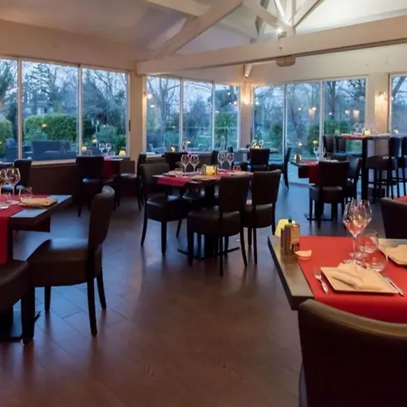 Sowell Domaine De La Petite Isle 4* LʼIsle-sur-la-Sorgue